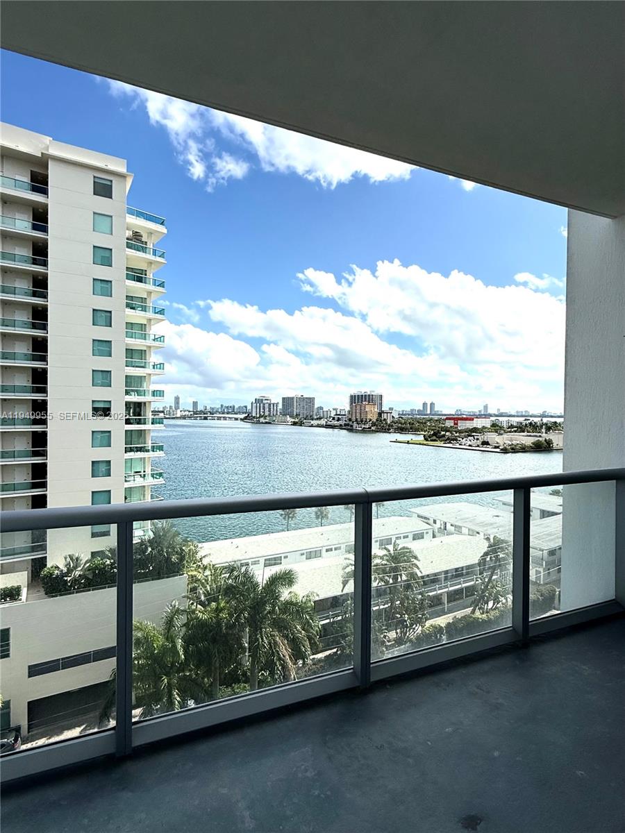 ELOQUENCE ON THE BAY COND - Residential