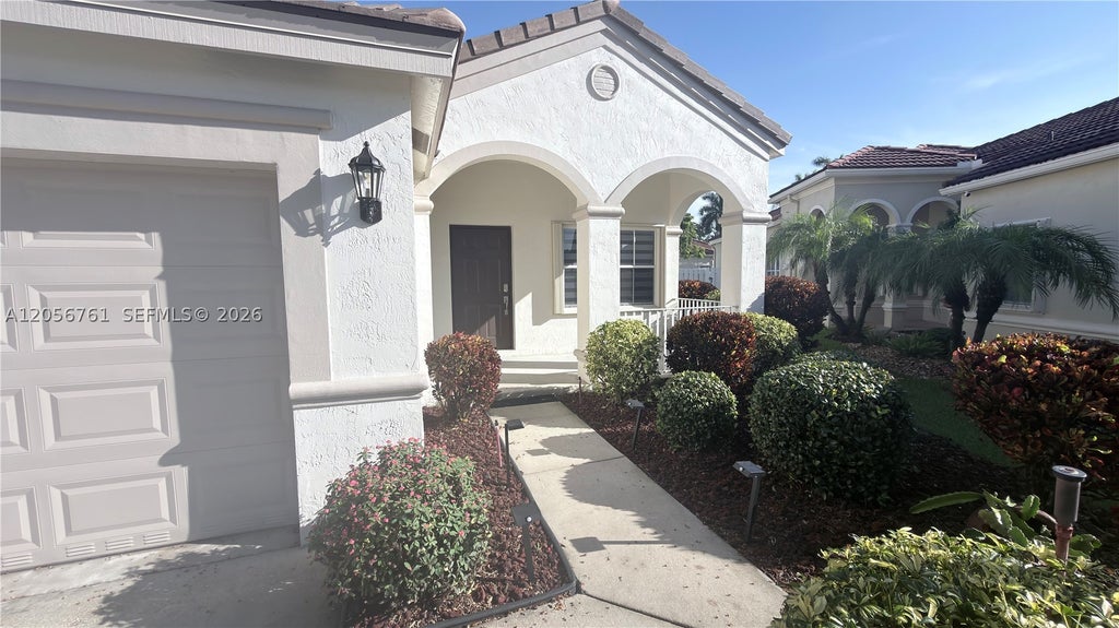 Photo of 692 Maplewood Ct, Weston, FL 33327 (MLS # A12056761)