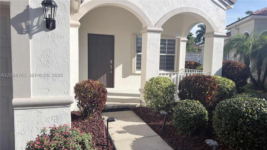 Photo of 692 Maplewood Ct, Weston, FL 33327 (MLS # A12056761)