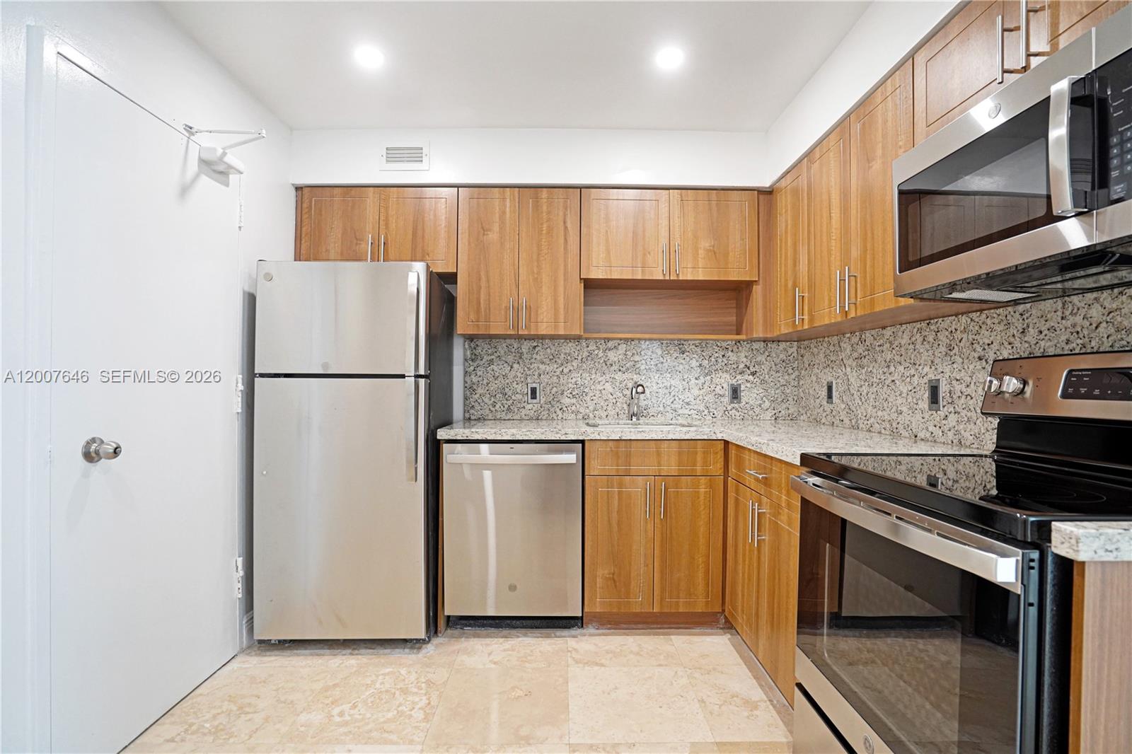 5101 Collins Ave 14F