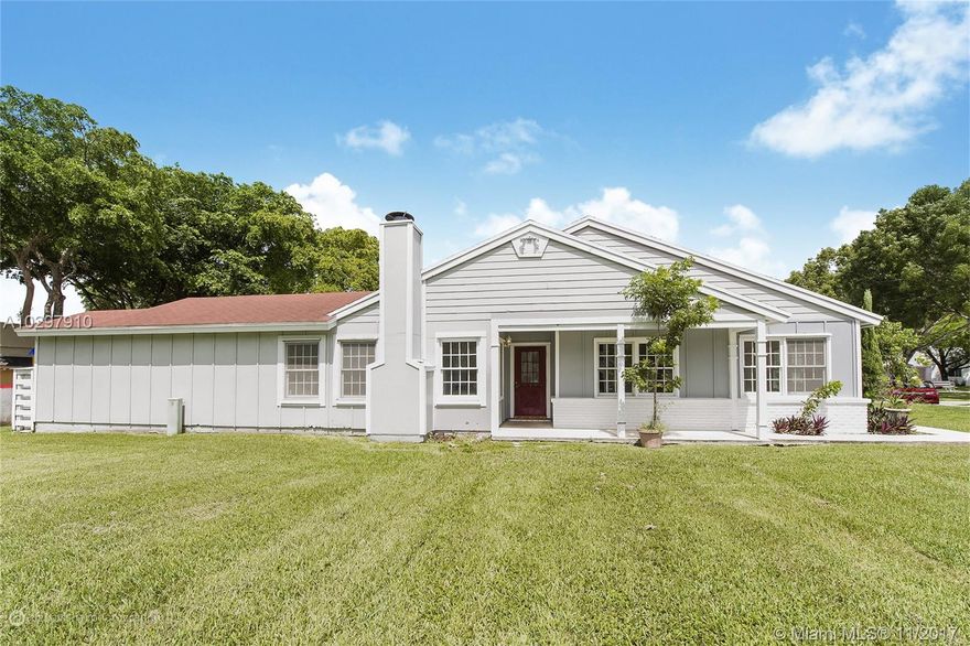 This spacious house features an ample flowing layout. A separate formal dinning, living room and kitchen dinning or family room and a large fenced in back yard.  The home sits by itself and has a large green area in front of it, providing great views to every window and lots of light to the house.  The community features a great lake, which is only one block away from the house. Also, only 2 blocks from the  Pools, tennis courts, volleyball court, basquetball court, playground and event facilities. 

Very close to  Jack David Gordon Elementary School, an excellent school with a rate of 8/10, better than 86% of schools in Florida. A nursery is also very close.

Please check the Country Walk HOA  website for more information and pictures.