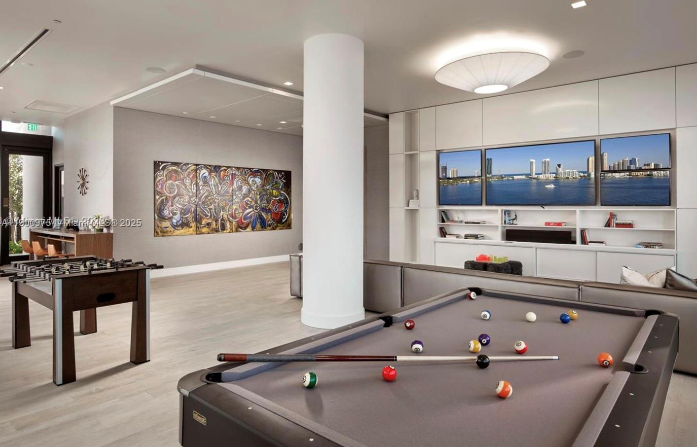 PRIVE CONDO - Residential