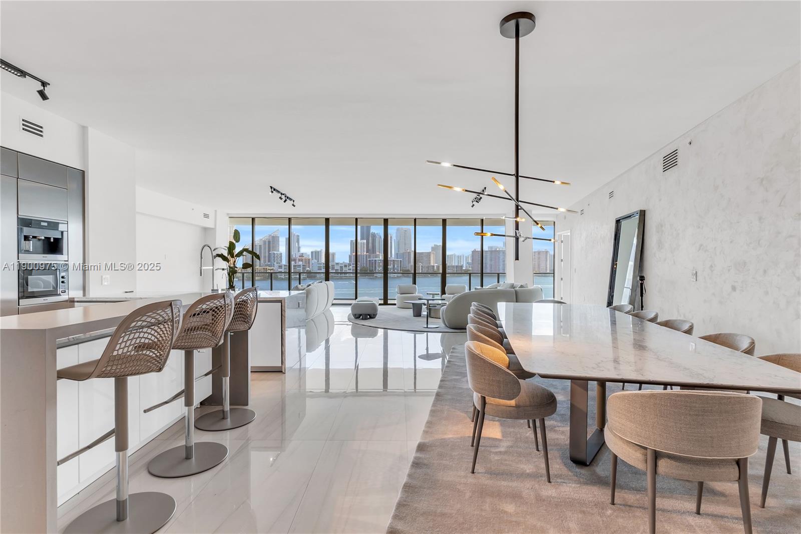 PRIVE CONDO - Residential