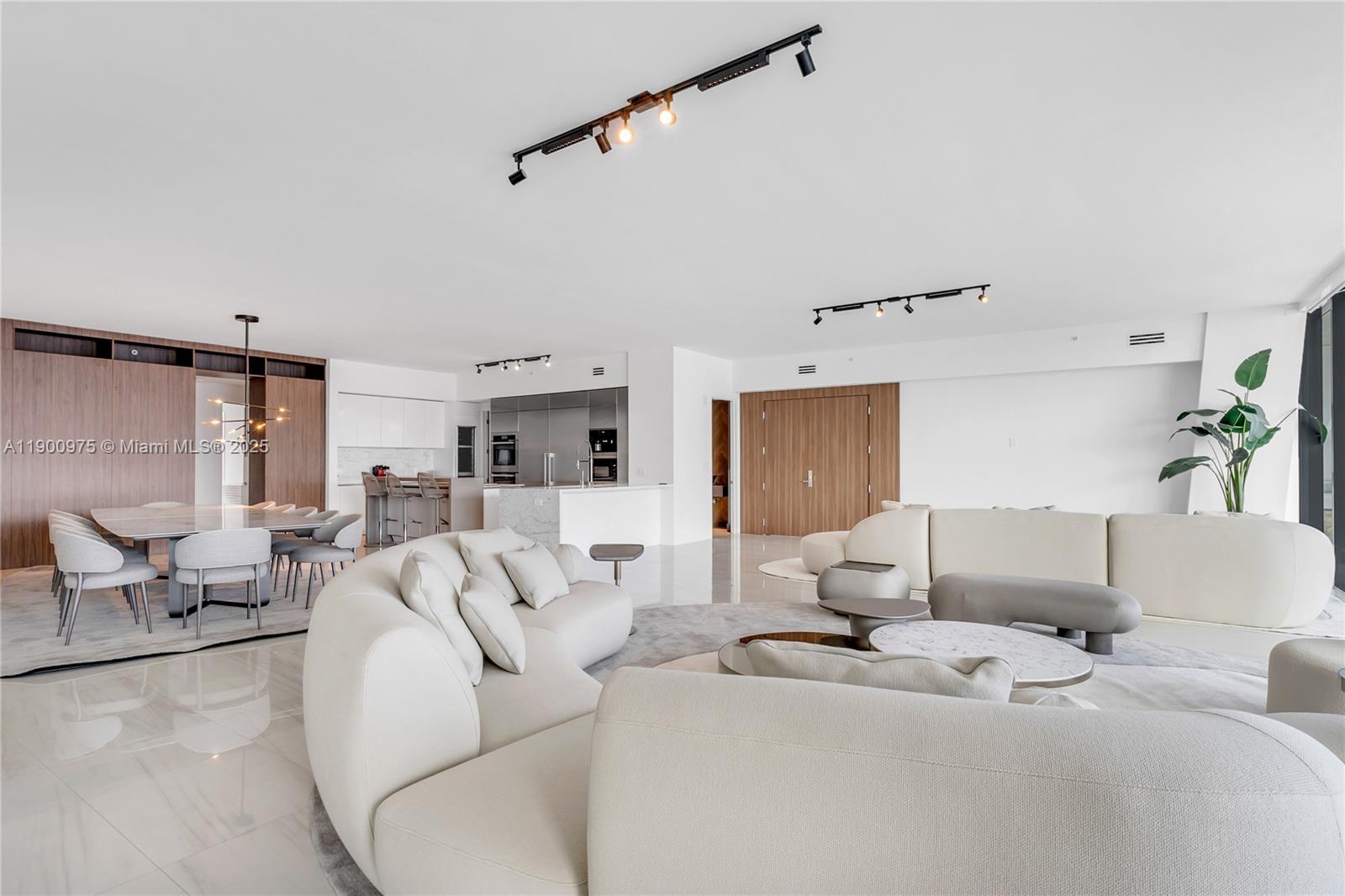 PRIVE CONDO - Residential