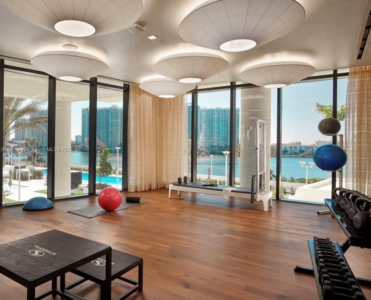 PRIVE CONDO - Residential