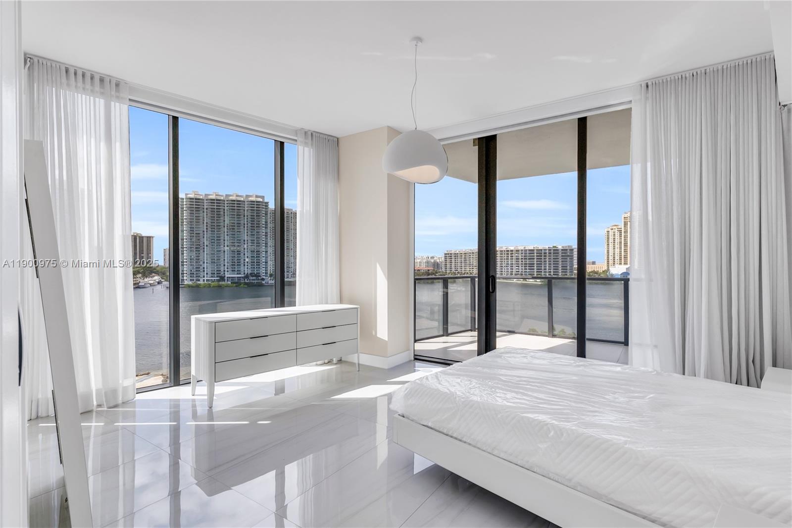 PRIVE CONDO - Residential