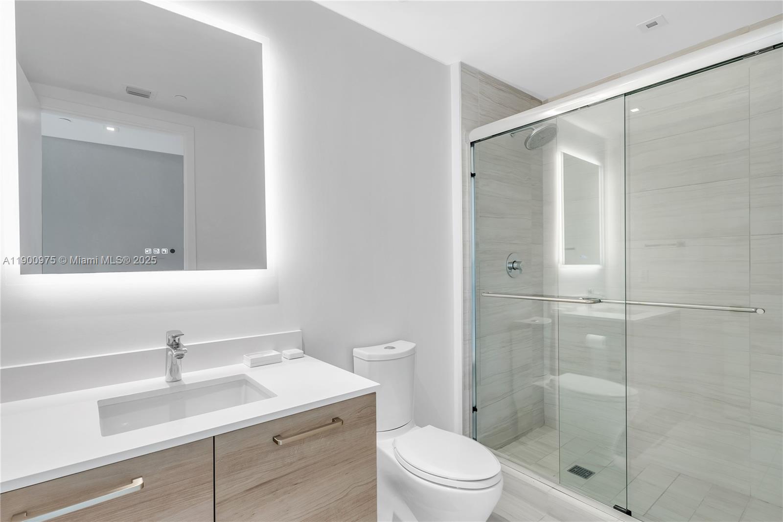 PRIVE CONDO - Residential