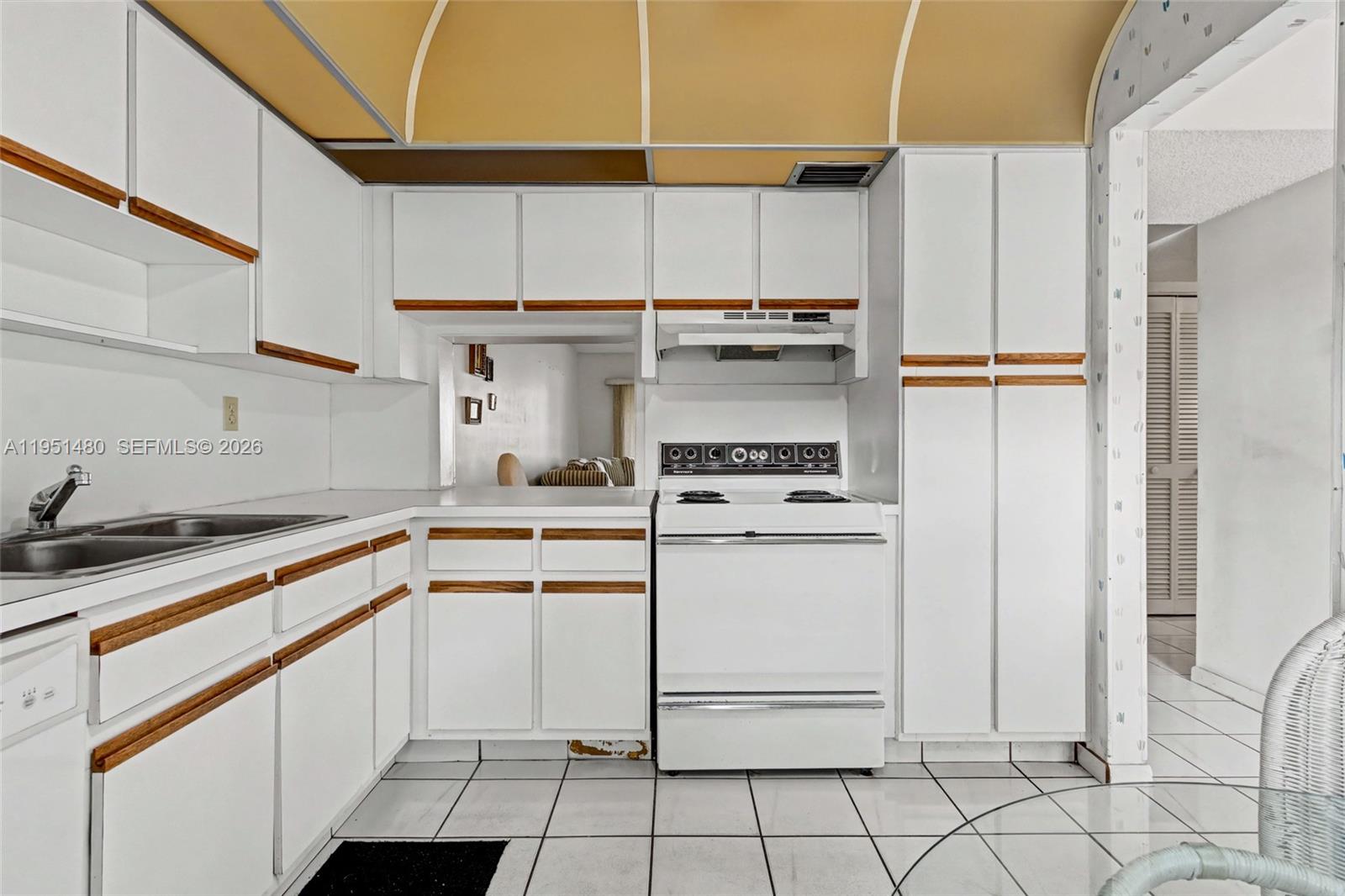 LAKES OF CARRIAGE HILLS - Residential