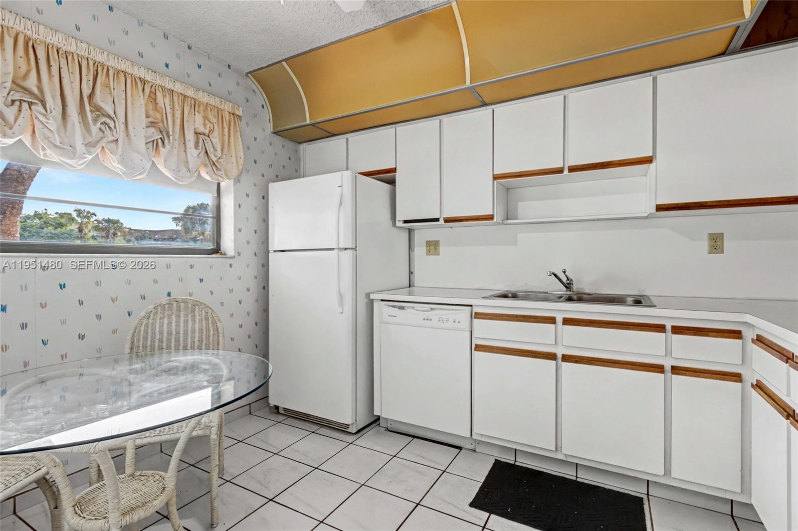 LAKES OF CARRIAGE HILLS - Residential