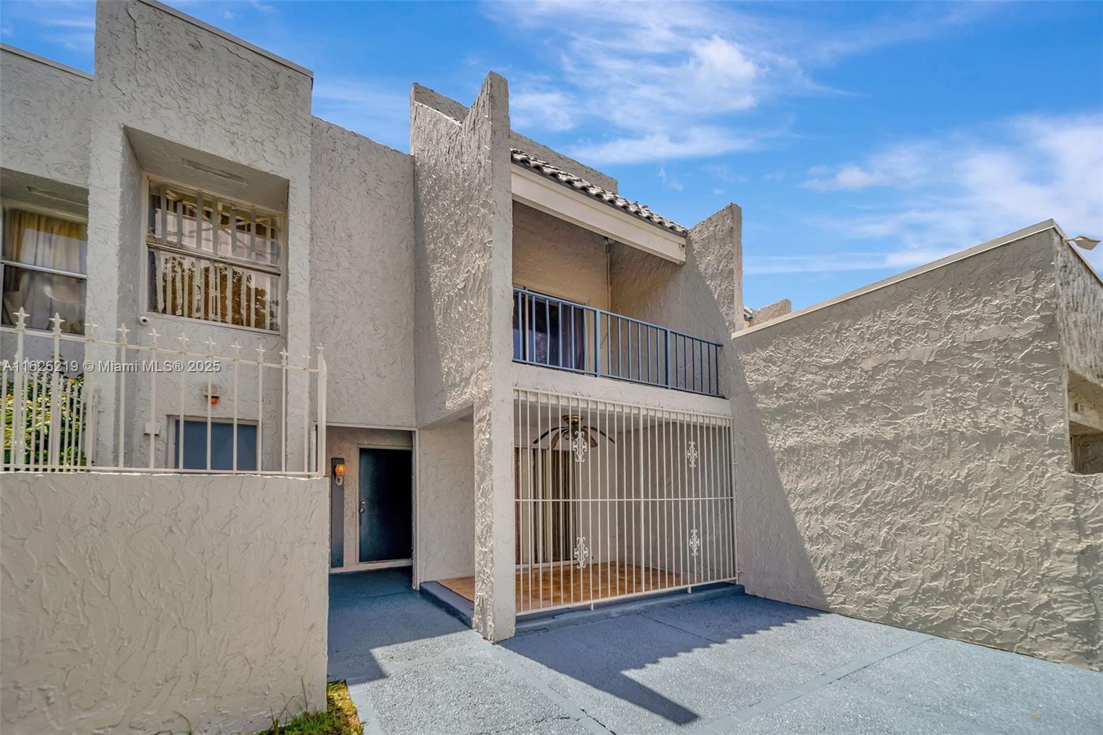 WIMBLEDON TOWNHOUSE III-1 - Residential