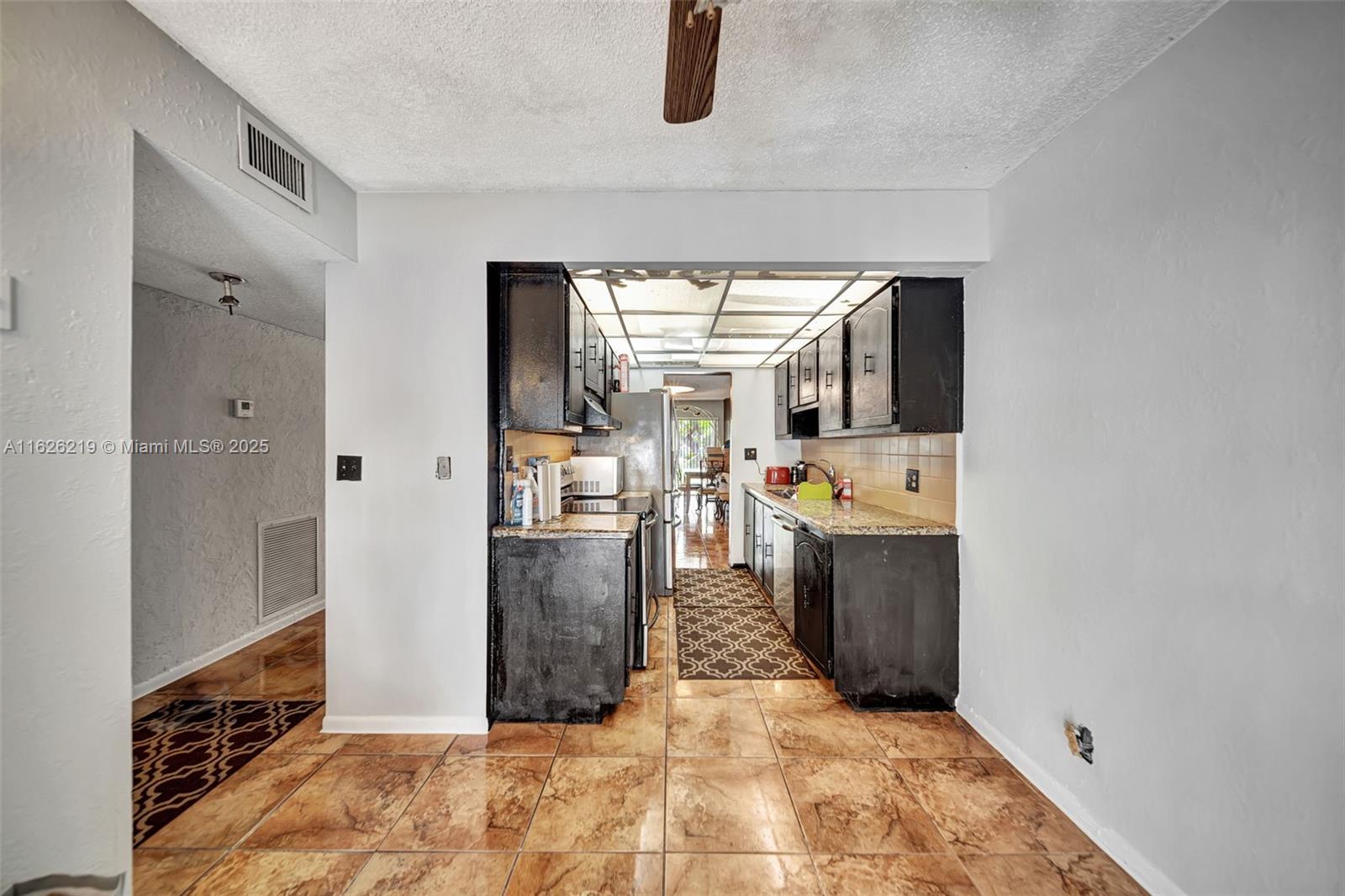 WIMBLEDON TOWNHOUSE III-1 - Residential