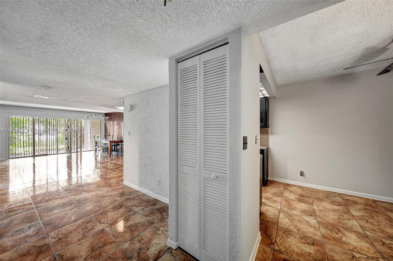 WIMBLEDON TOWNHOUSE III-1 - Residential