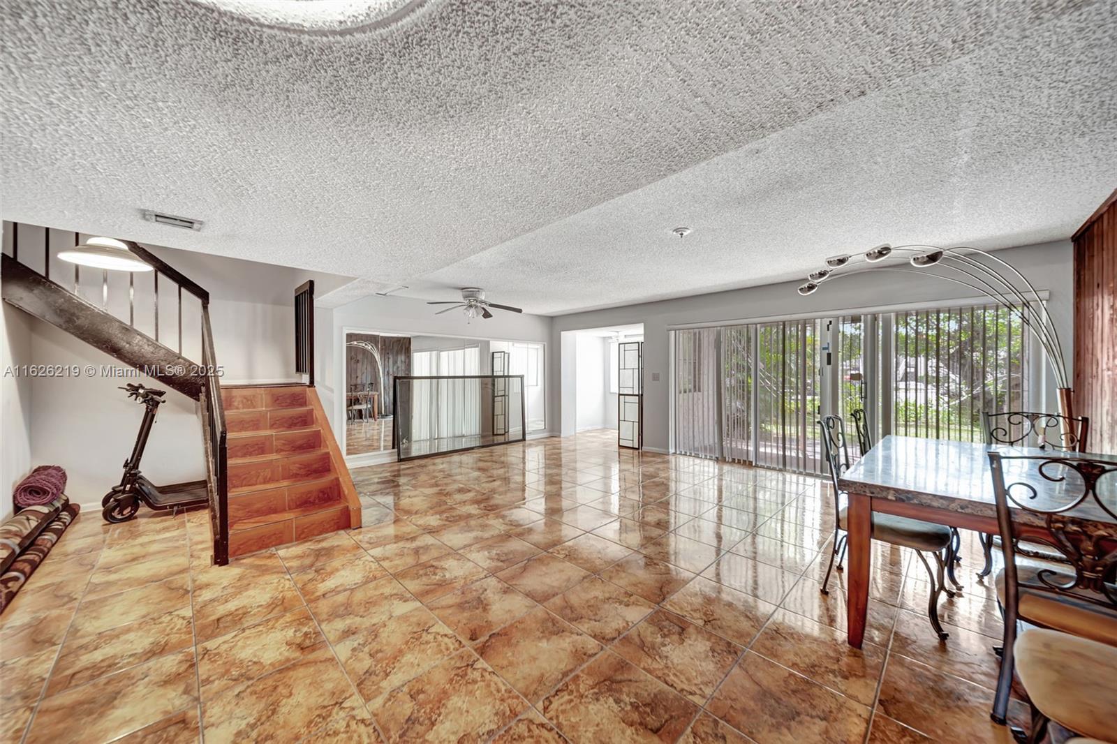 WIMBLEDON TOWNHOUSE III-1 - Residential