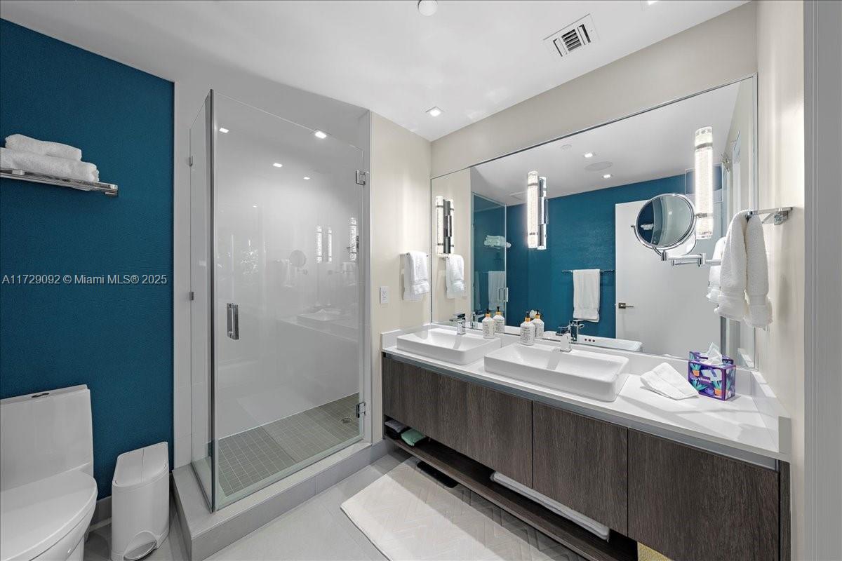 ONE BAY RESIDENCES - Residential