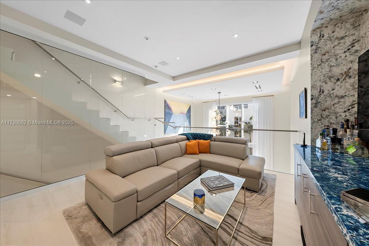 ONE BAY RESIDENCES - Residential