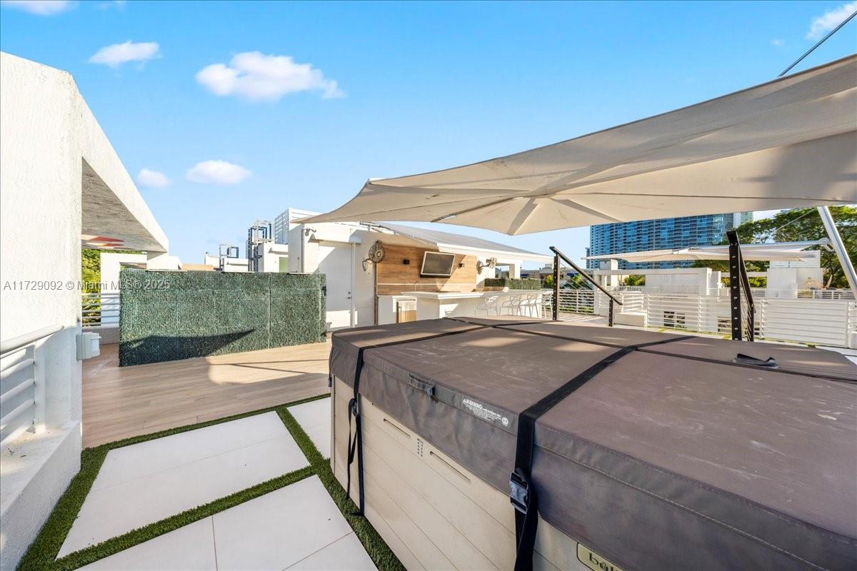 ONE BAY RESIDENCES - Residential