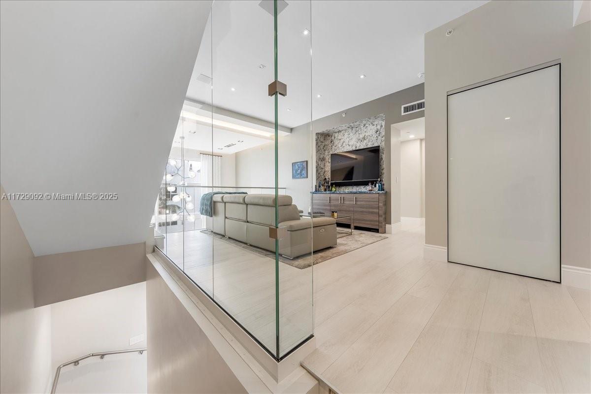 ONE BAY RESIDENCES - Residential