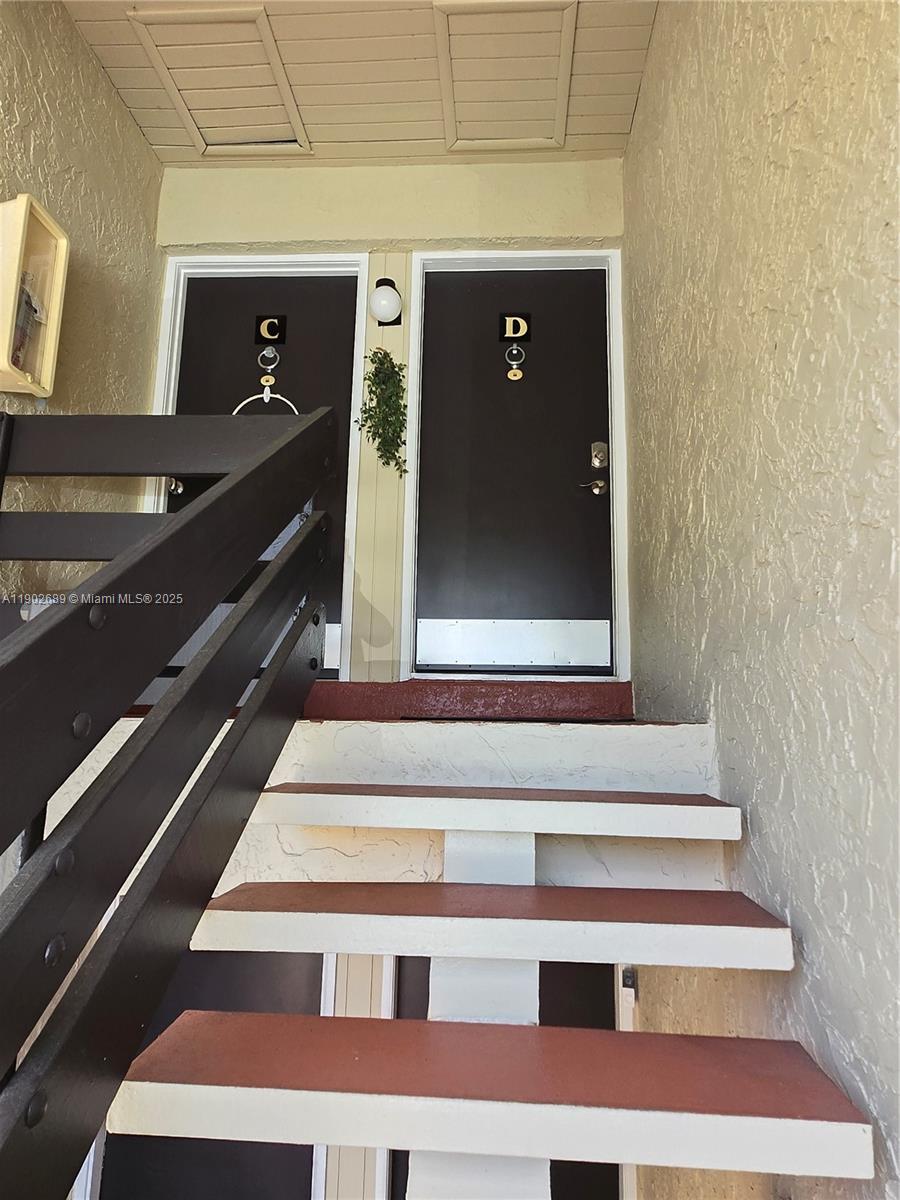 5242 NE 6th Ave, Building D 27 D 27
