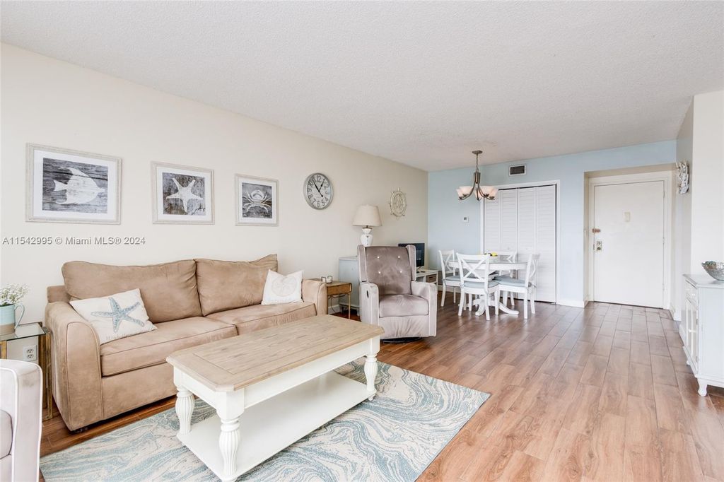 Photo of Hollywood, FL 33021 (MLS # A11542995)