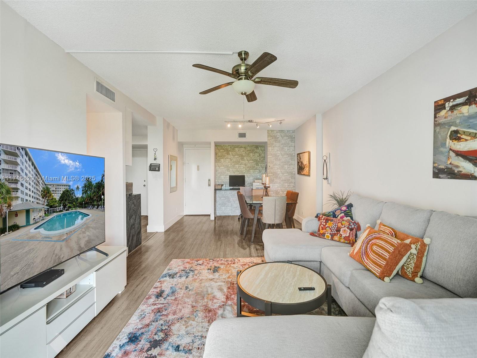HILLCREST EAST NO 24 COND - Residential