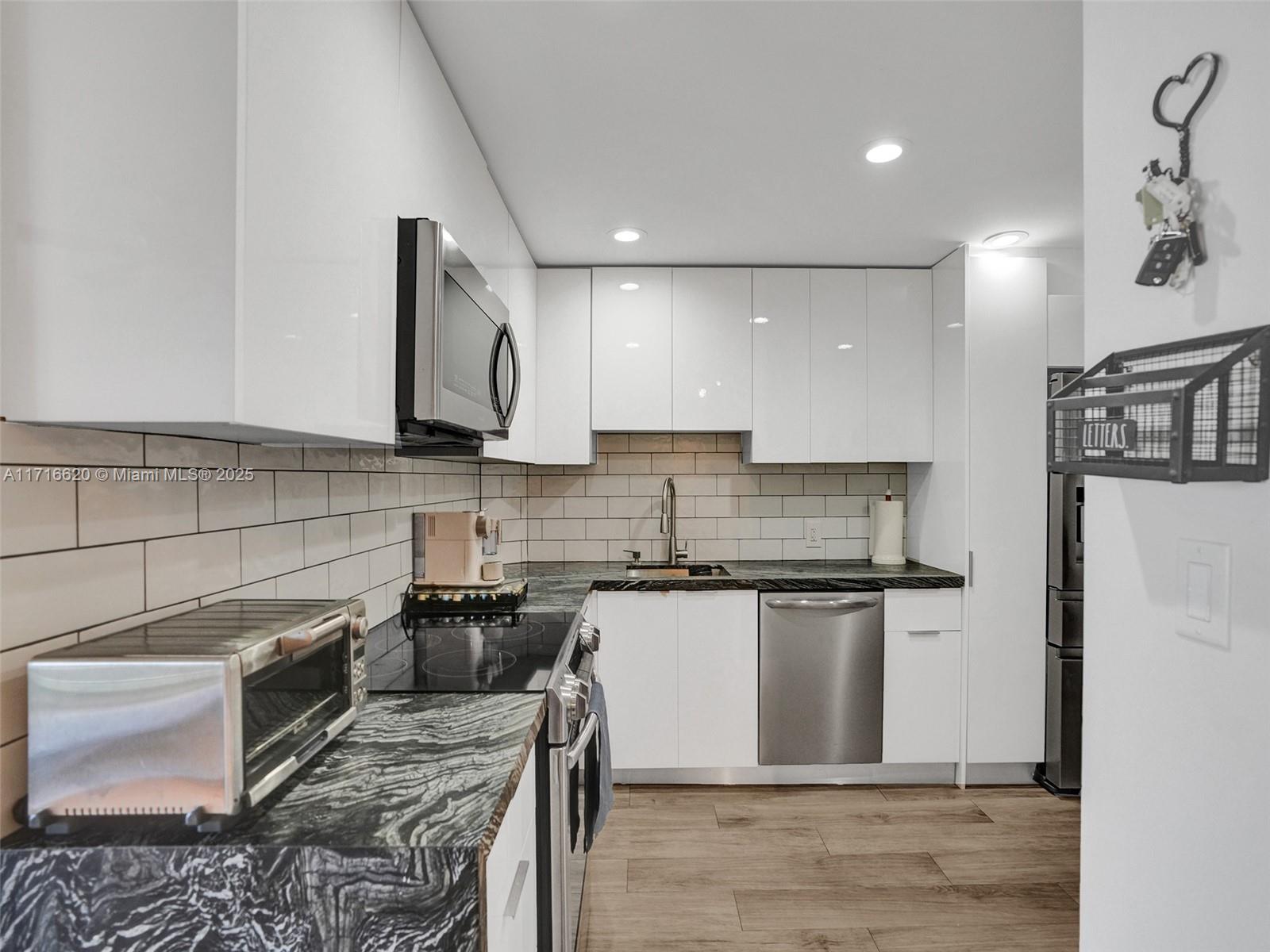 HILLCREST EAST NO 24 COND - Residential