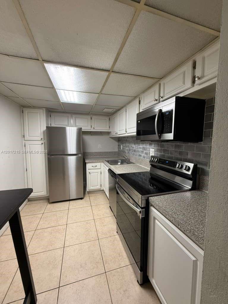 BAYVIEW PALMS CONDO - Residential Lease
