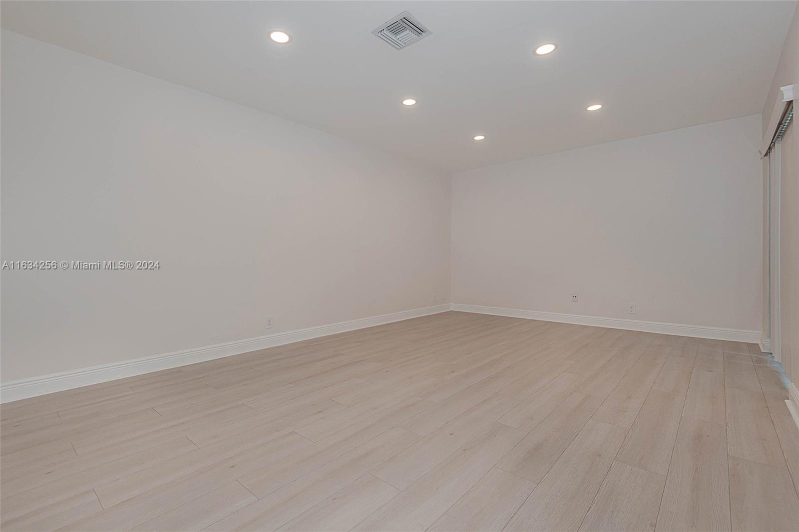PARKSIDE - Residential