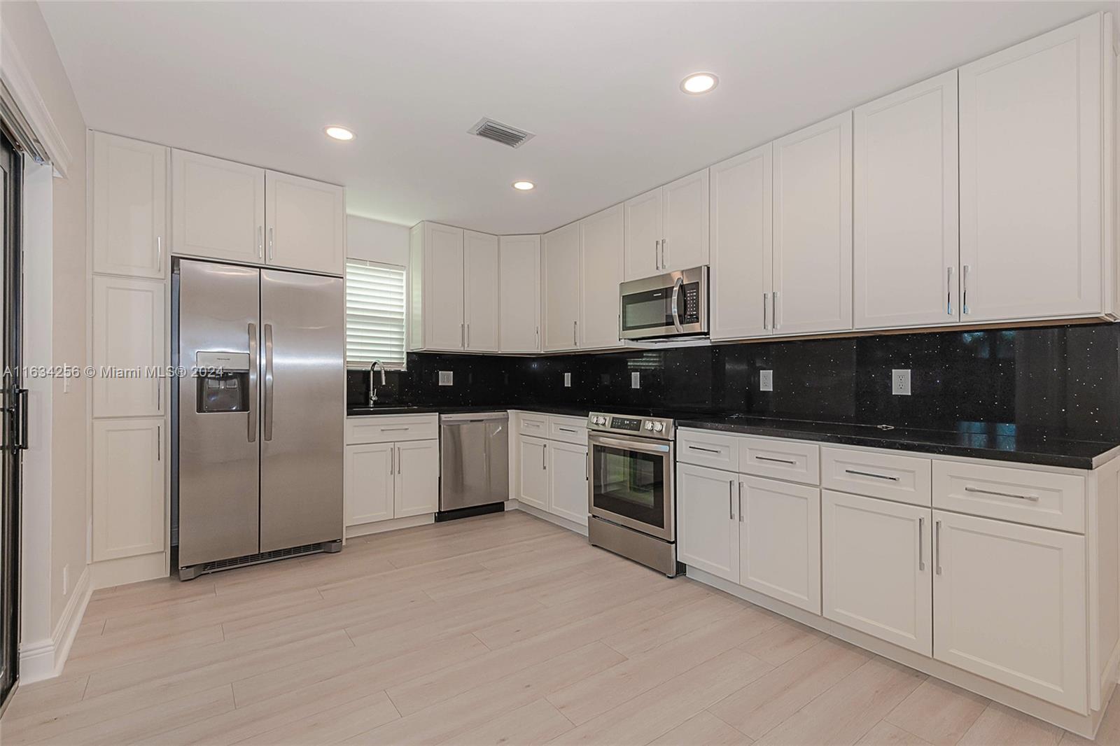 PARKSIDE - Residential