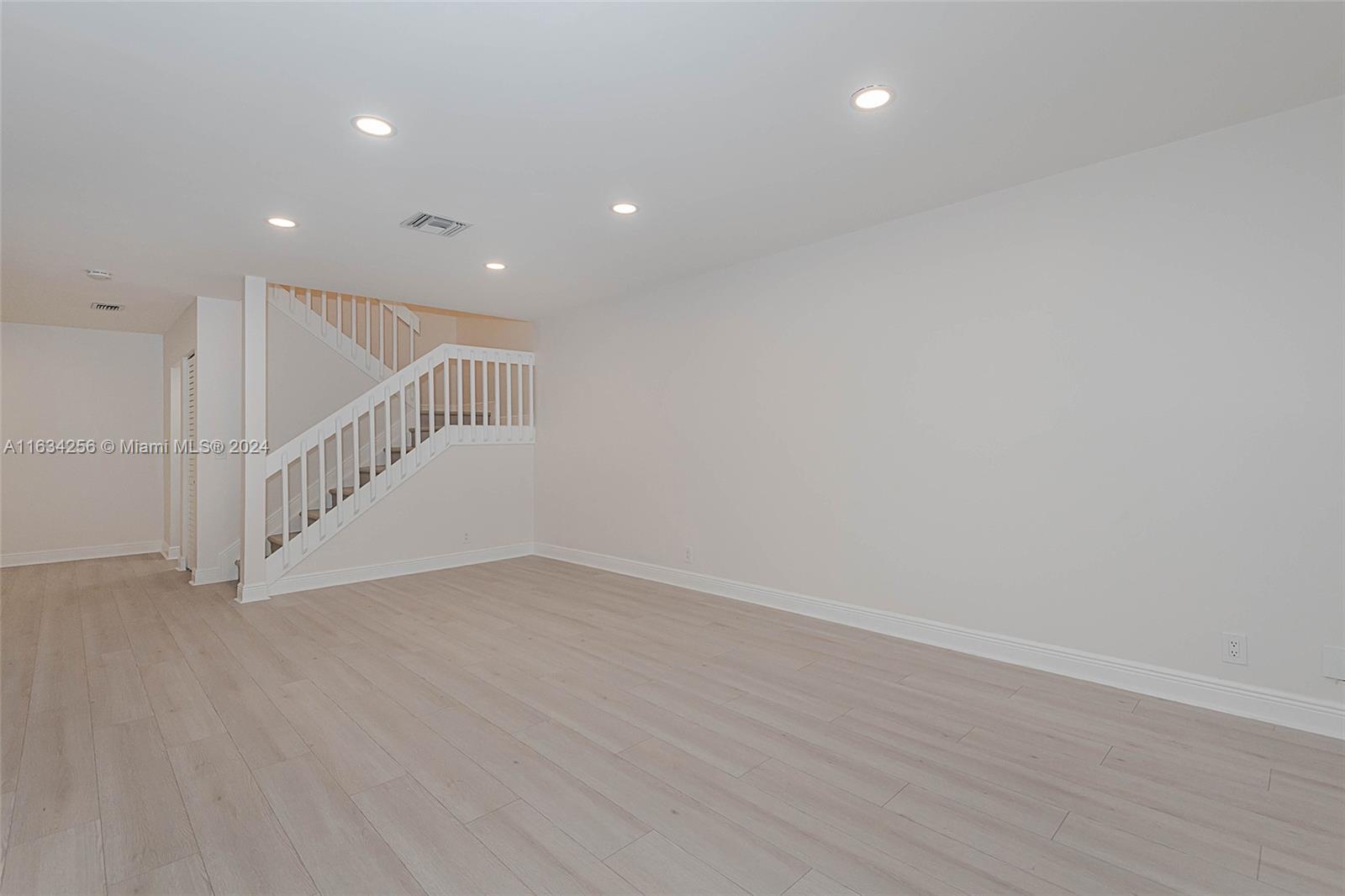 PARKSIDE - Residential