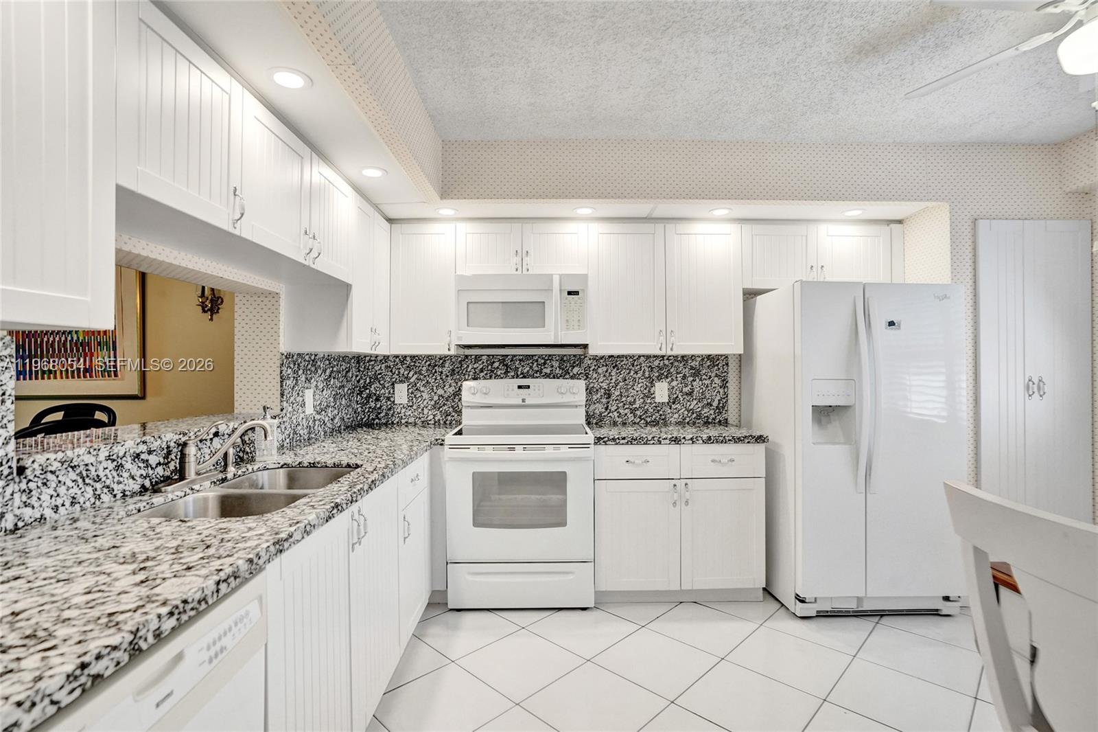 CAMBRIDGE AT CENTURY VILL - Residential