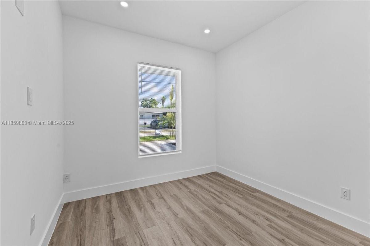 PALM SPRINGS SEC 4 - 5TH - Residential