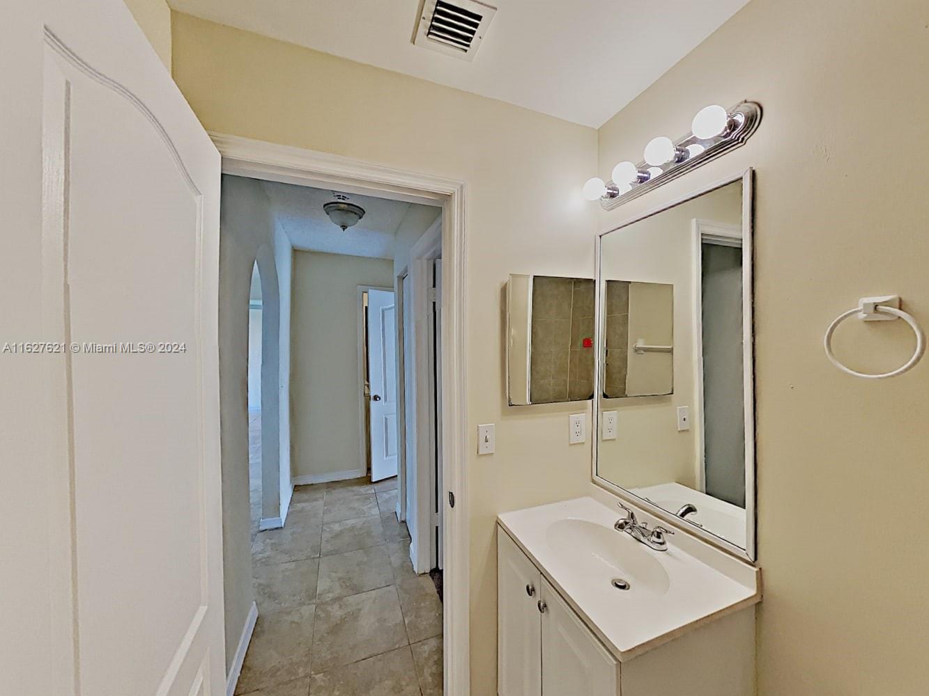 LAKES BY THE BAY SEC 11 - Residential Lease