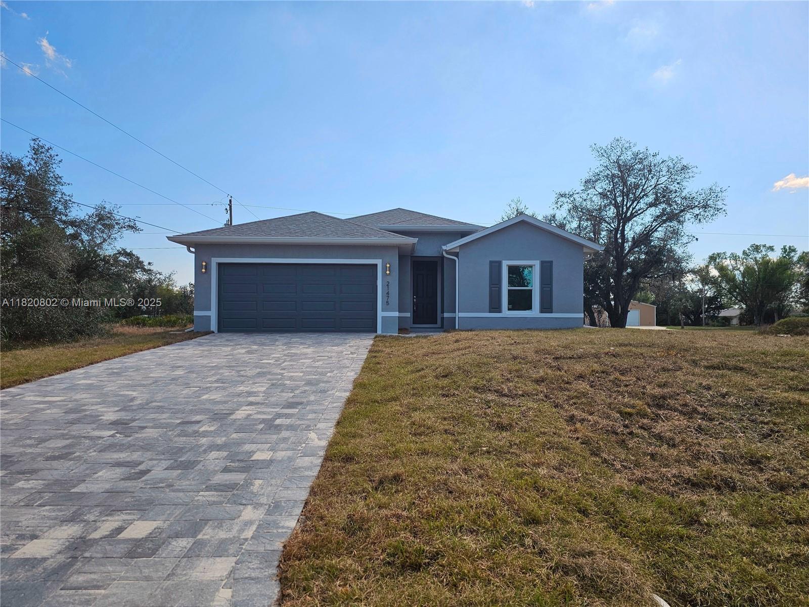 Stunning new single-family home in Port Charlotte featuring 3 spacious bedrooms, including a master suite with a walk-in closet, 2 elegant bathrooms, a dedicated laundry room, and a covered garage. The open layout boasts luxurious flooring, a chef-inspired kitchen with a sleek island and premium finishes, plus recessed lighting for beautiful illumination throughout. Located near gorgeous beaches, shopping, dining, and schools, this home perfectly combines style, comfort, and convenience. Don’t miss your chance—schedule your showing today!
VIRTUAL PHOTOS WITH FURNITURE ONLY FOR SHOWING.