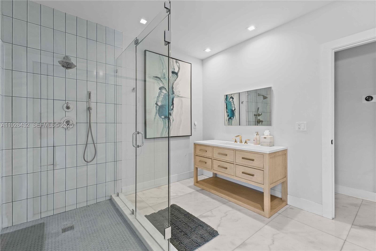 6 55 40 1.02 AC - Residential Lease