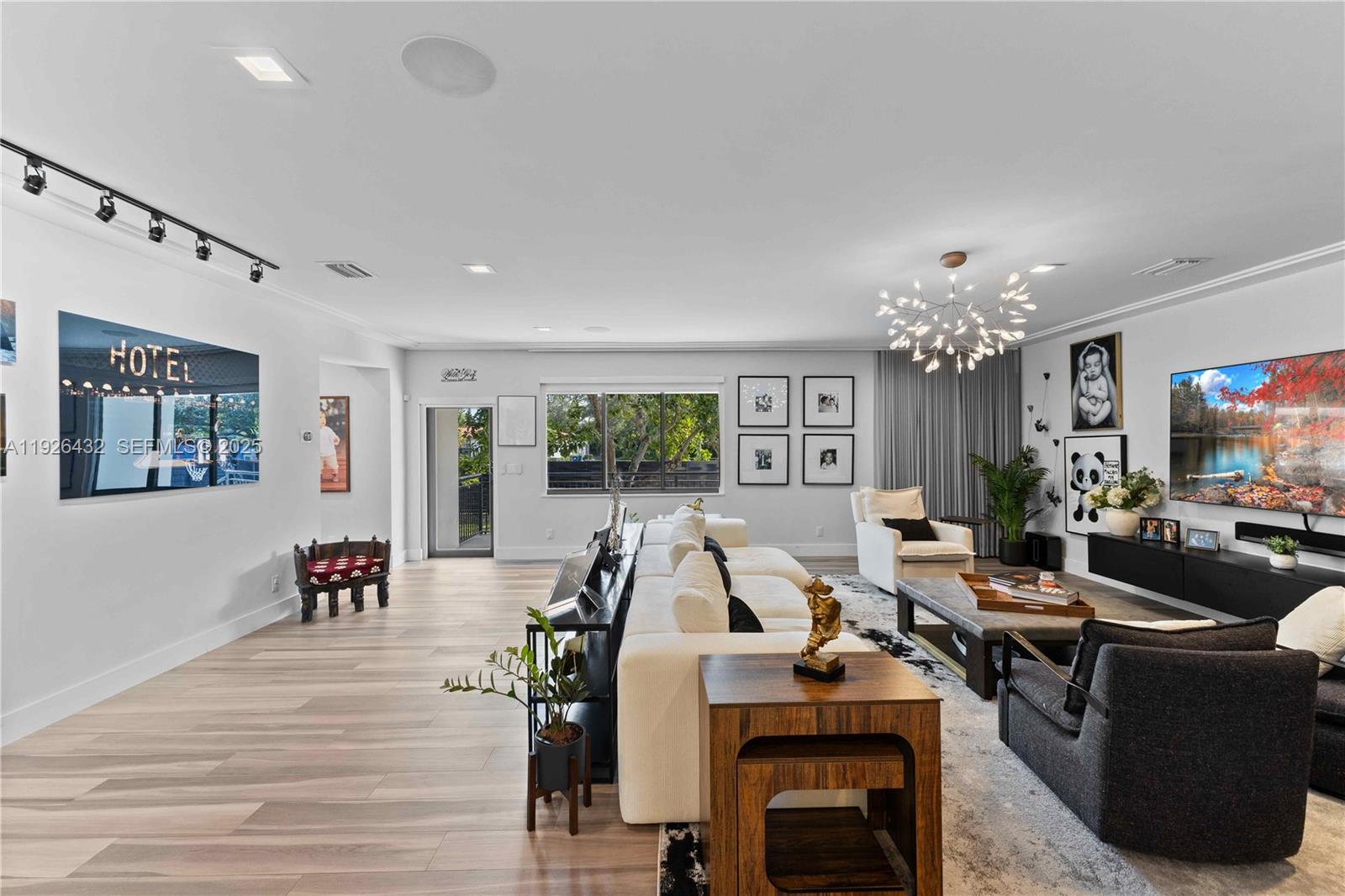 6 55 40 1.02 AC - Residential Lease