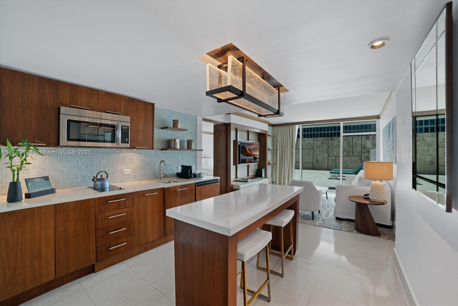 6801 Collins Ave 604