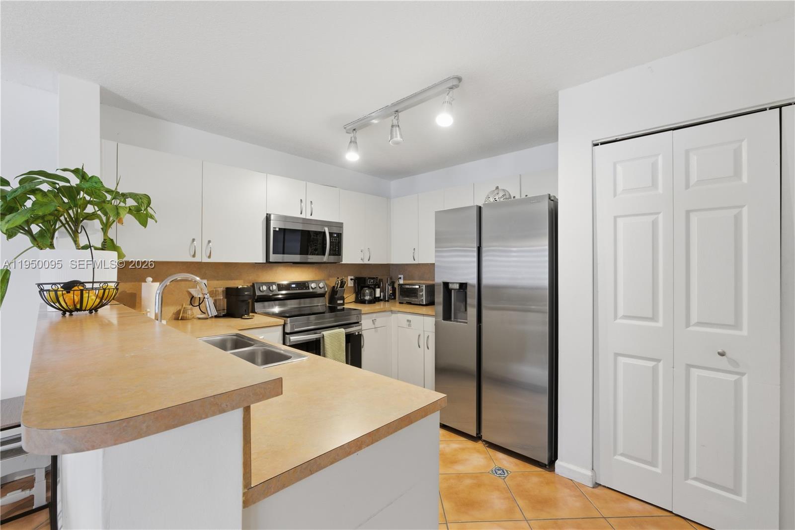 SOMERSET FOUR REPLAT - Residential