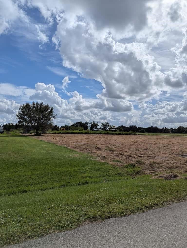 HILLTOP ACRES - Land