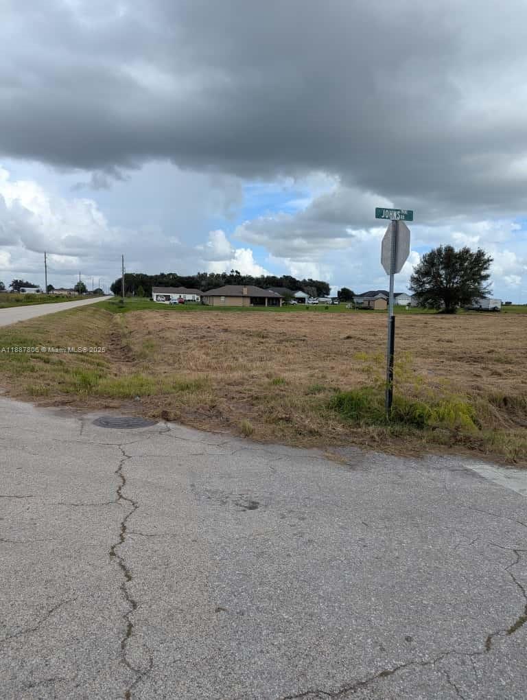 HILLTOP ACRES - Land