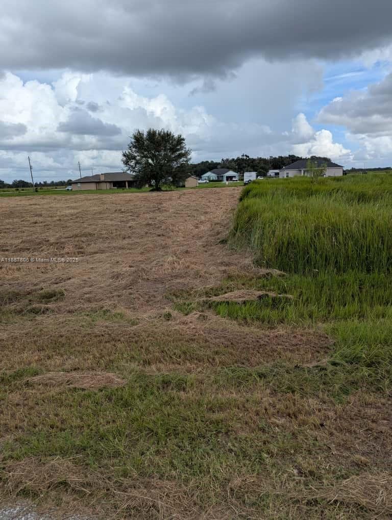 HILLTOP ACRES - Land
