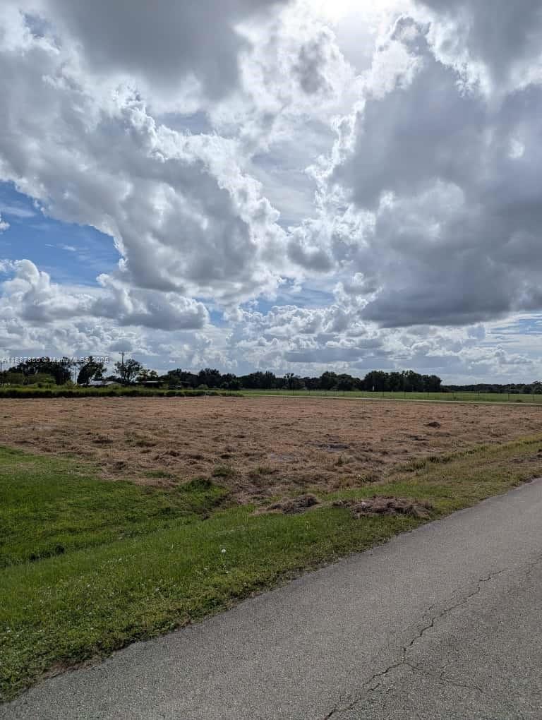 HILLTOP ACRES - Land