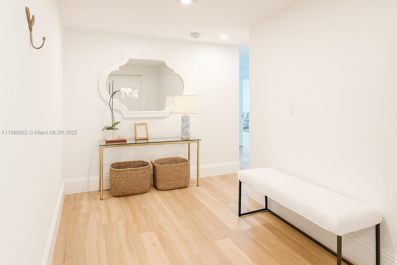 COMMODORE CLUB SOUTH COND - Residential