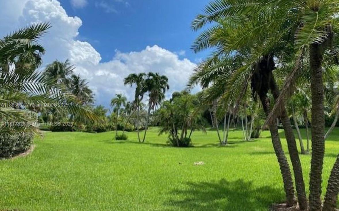 COMMODORE CLUB SOUTH COND - Residential