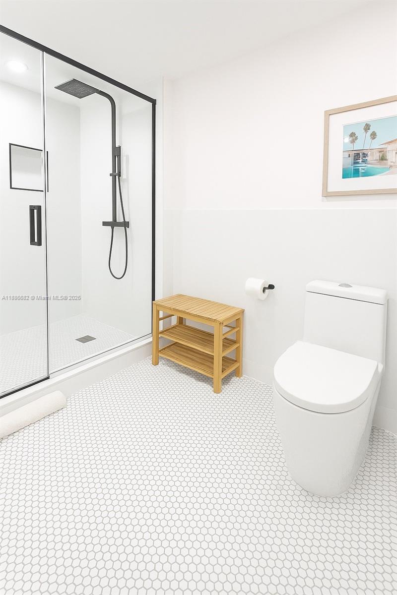 COMMODORE CLUB SOUTH COND - Residential