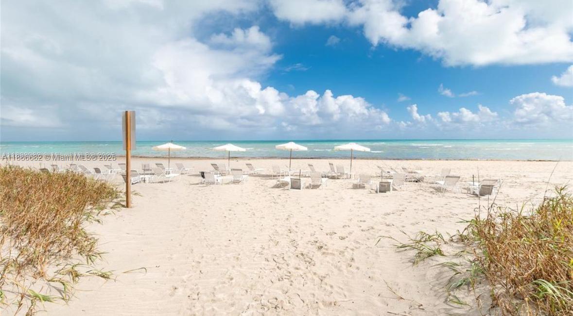 COMMODORE CLUB SOUTH COND - Residential