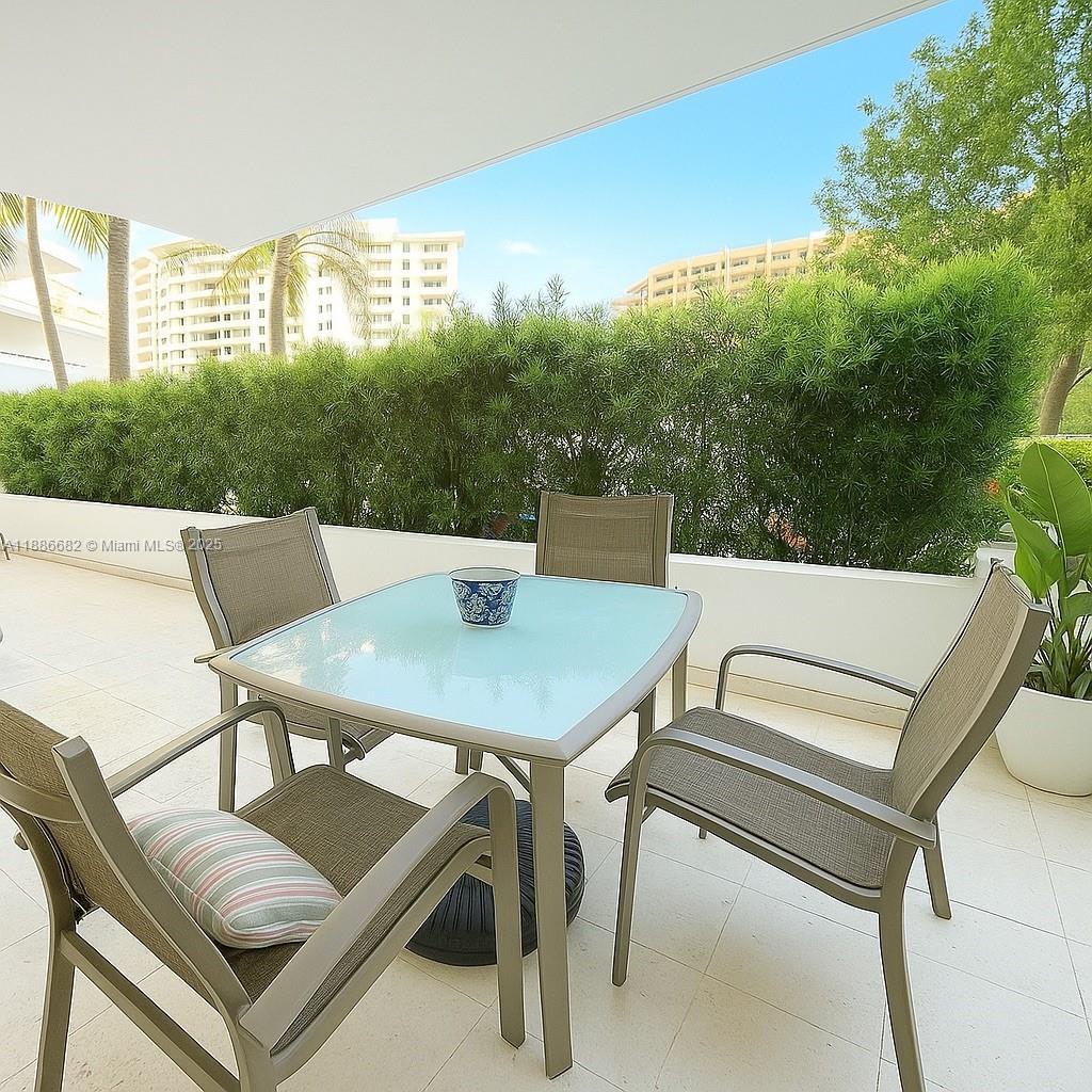 COMMODORE CLUB SOUTH COND - Residential
