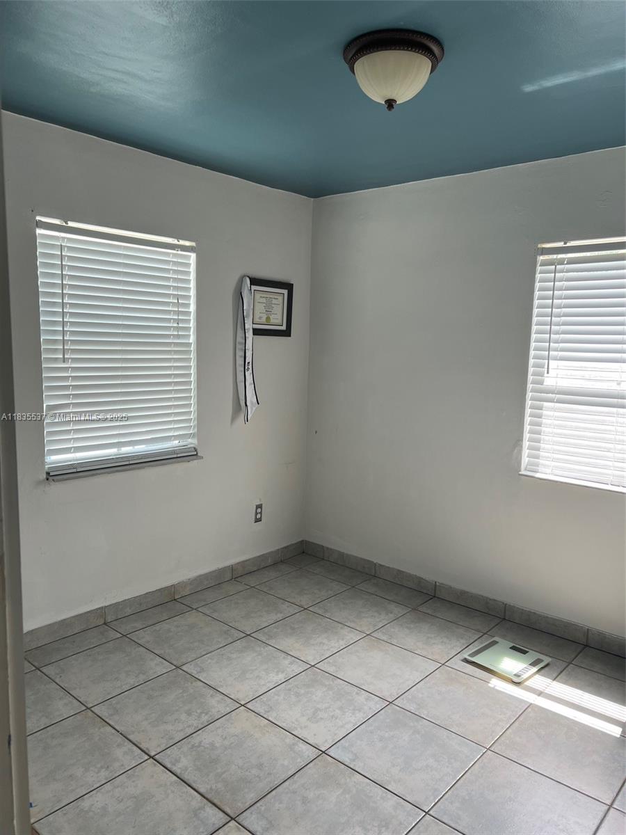 7595 SW 28th St Rd