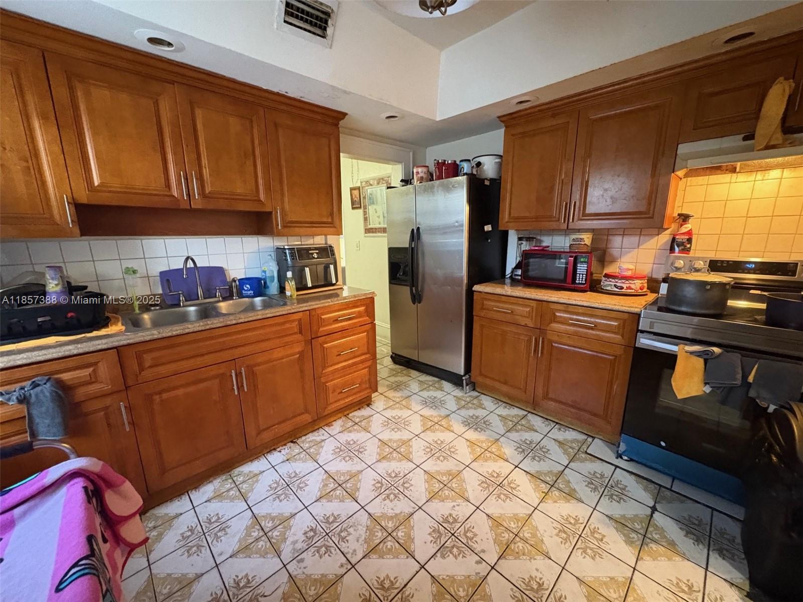 BEACON MANOR - Residential Income