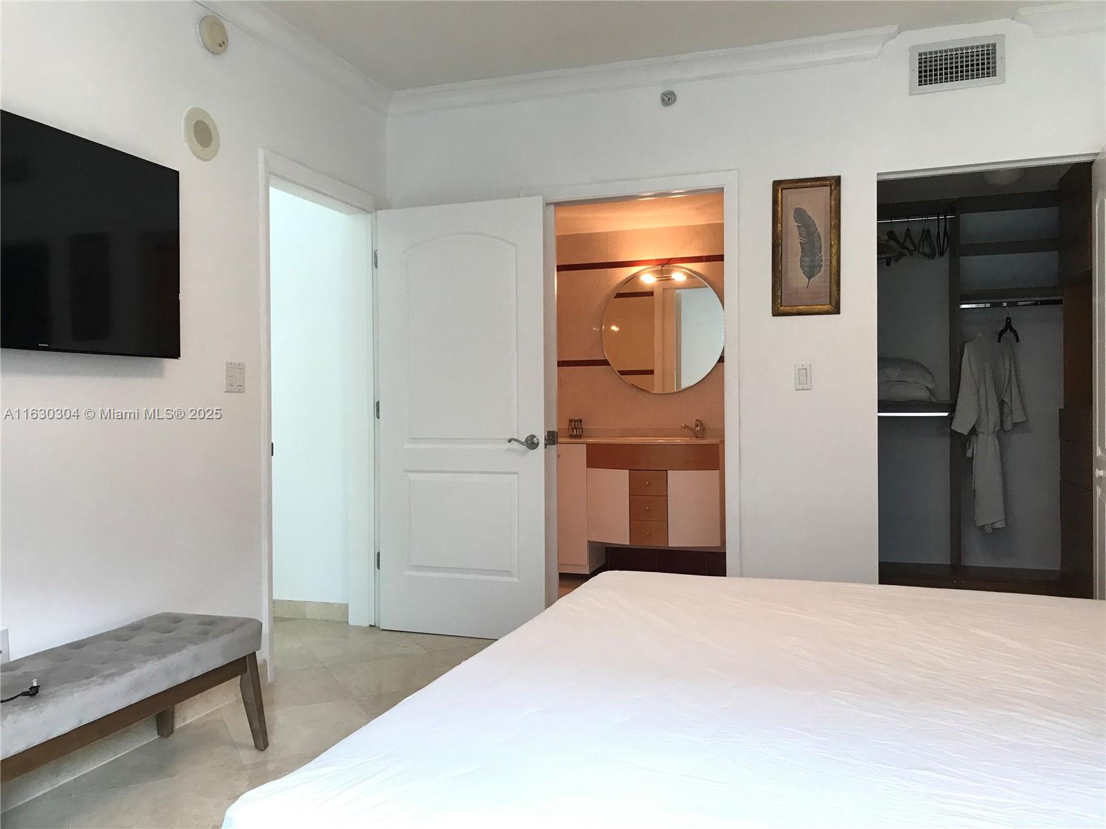 THE COSMOPOLITAN RESIDENC - Residential Lease