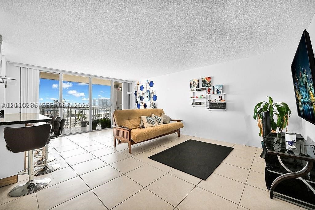 18041 Biscayne Blvd 1201
